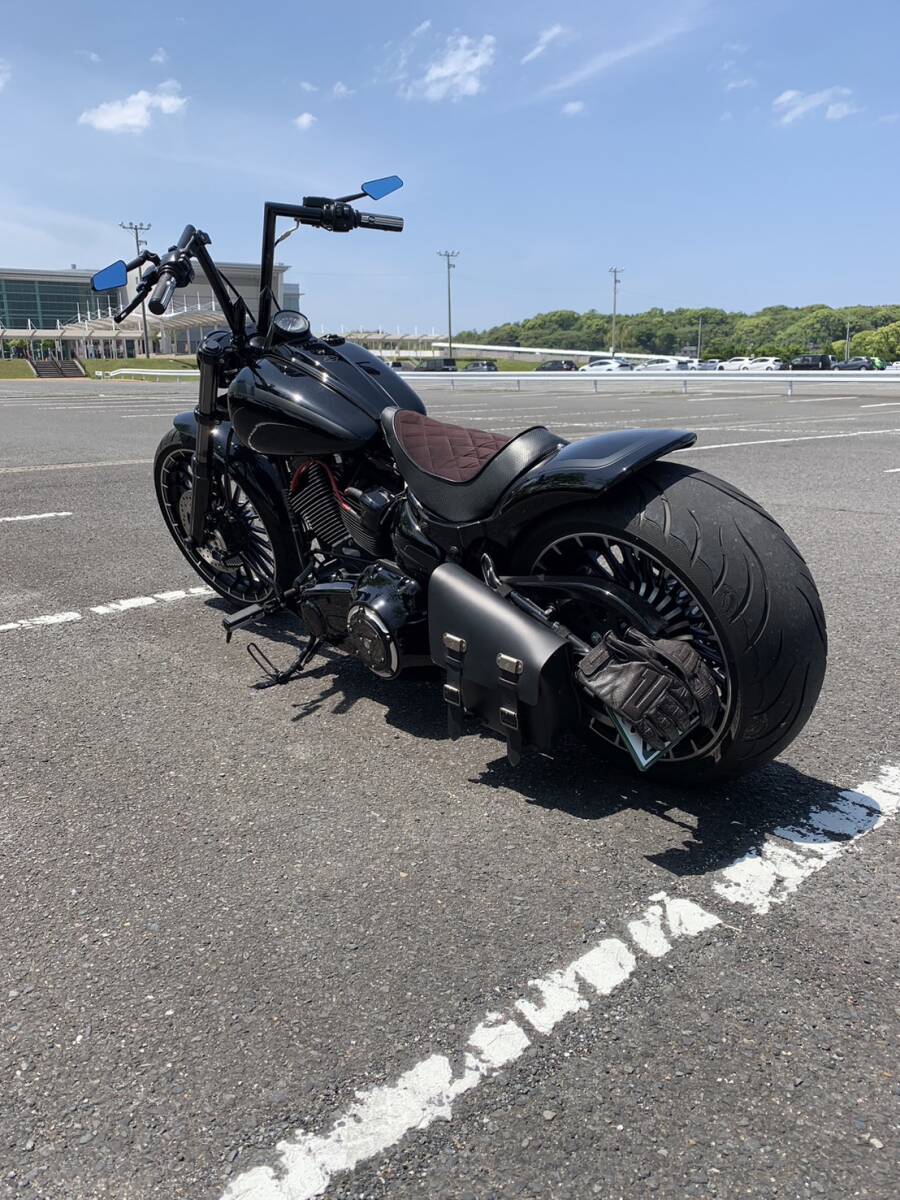 Harley-Davidson ハーレーダビッドソン fxsb 2017年 ガレージ保管 車検6年11月7日 福岡（バイオク管理番号：B2001105）_マフラーサイレンサーに凹みと傷