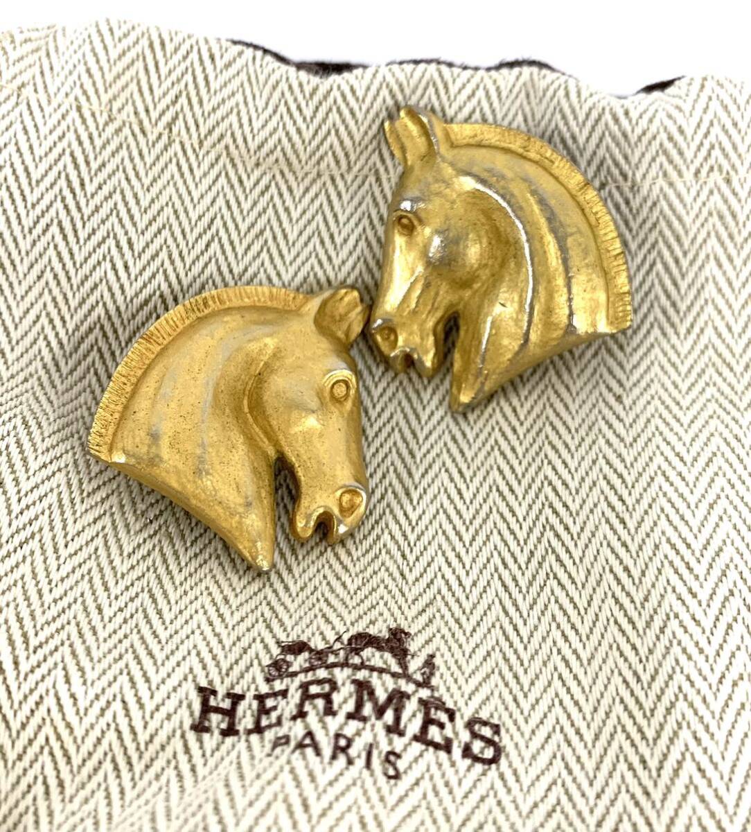 HERMES エルメス ホース ヘッド イヤリング マット ゴールドカラー系アンティーク ヴィンテージ アクセサリー 保存袋 カ4_画像1