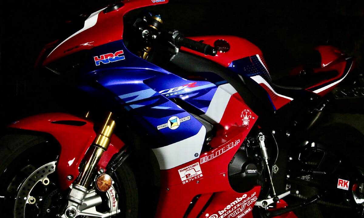 Rote33オリジナル ホンダCBR1000RR-R（SC82）用ウイングレットフレームスライダーtype2（カラー４色）オリジナルステッカー付 の画像3