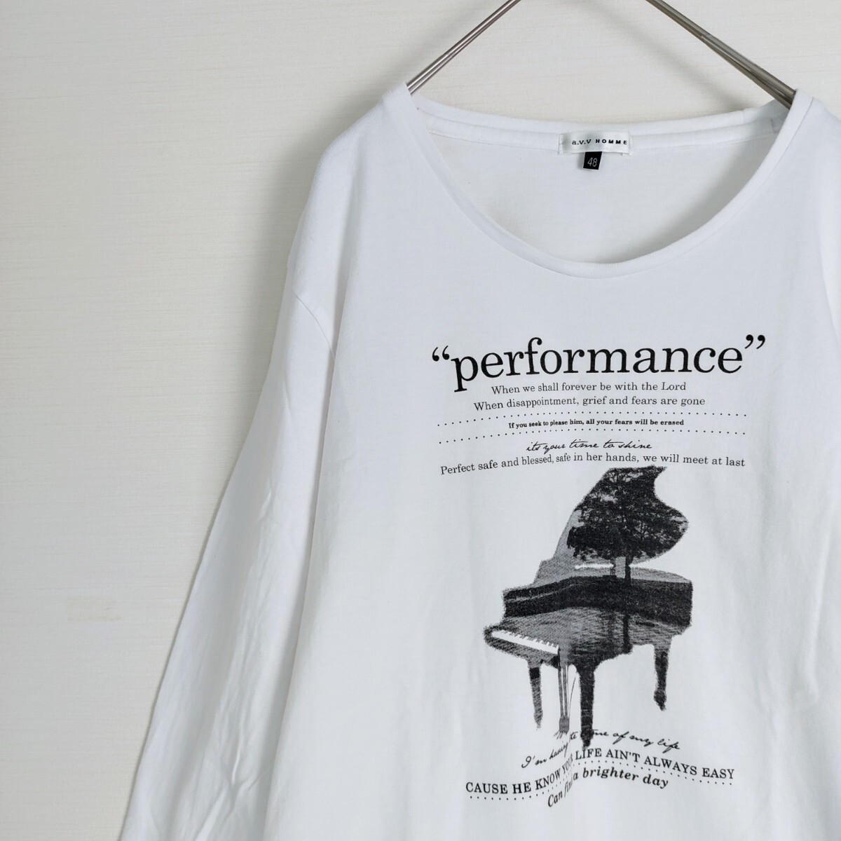 a.v.v アーヴェヴェ☆グランドピアノ＆英字デザインTシャツ／ロンT　48　M　WHITE ホワイト 白　ロングスリーブ