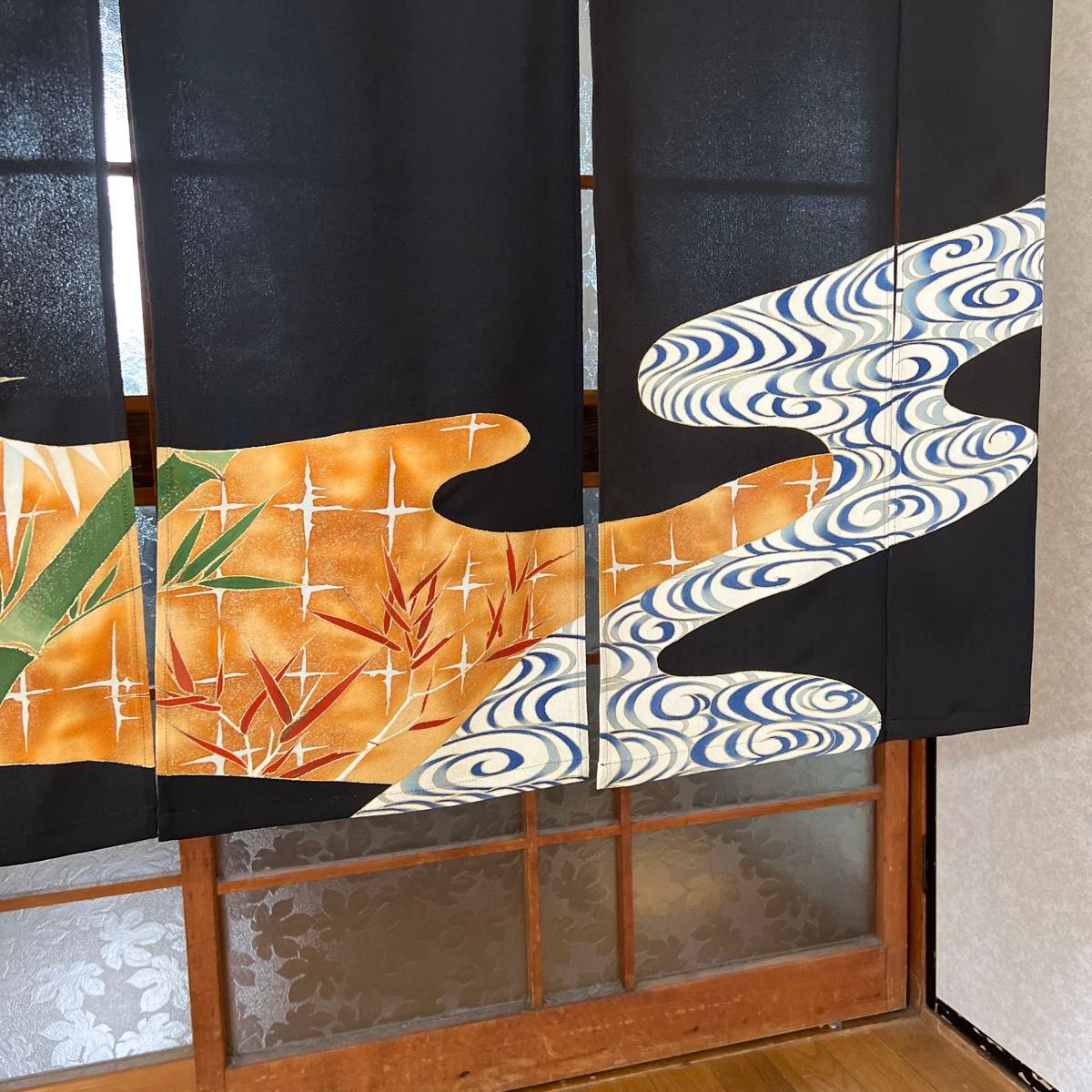 正絹 リメイク暖簾ーのれん~お部屋、お店に、縁起物、和室、日本の美！