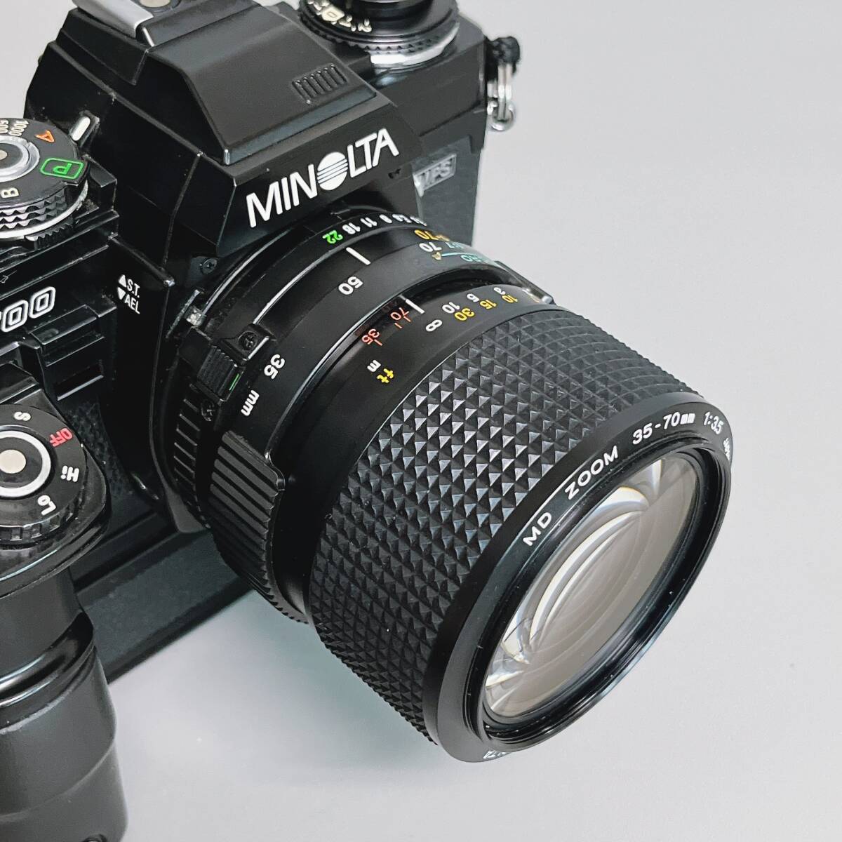 ミノルタ X-700 フィルム一眼レフカメラ レンズ×2 フィルター レンズフード 純正ストラップ付（ミノルタ ZOOM 35-70㎜ 1：3.5）_画像7