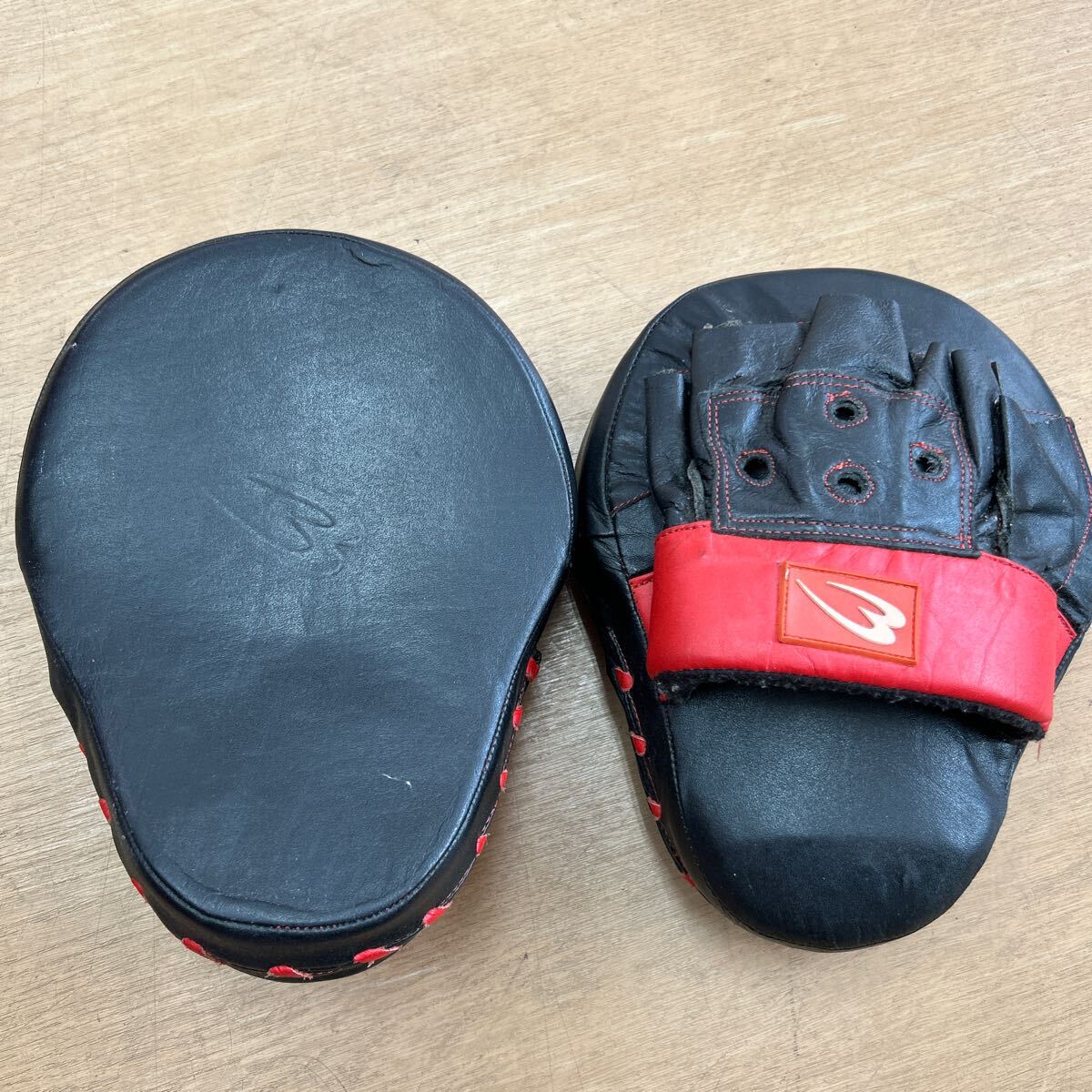 BODYMAKER body Manufacturers punching mitt black × red black red color boxing combative sports karate training exercise 