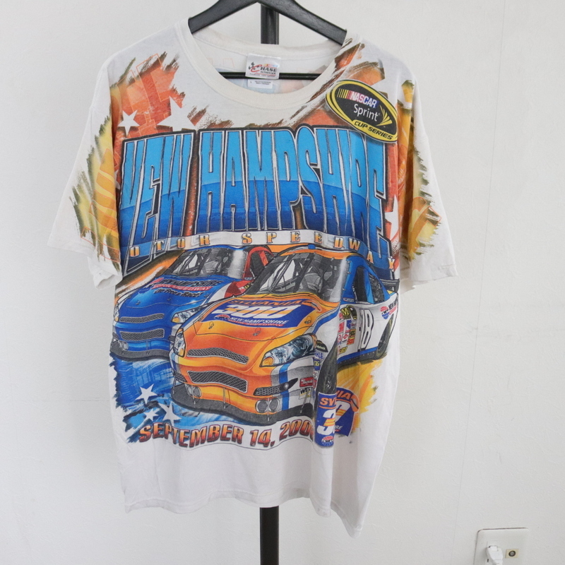 F415 2008年製 HASE NASCAR レーシング プリント 半袖Tシャツ■00s 表記Lサイズ ホワイト 古着 アメカジ トップス 総柄 ストリート 90sの画像1