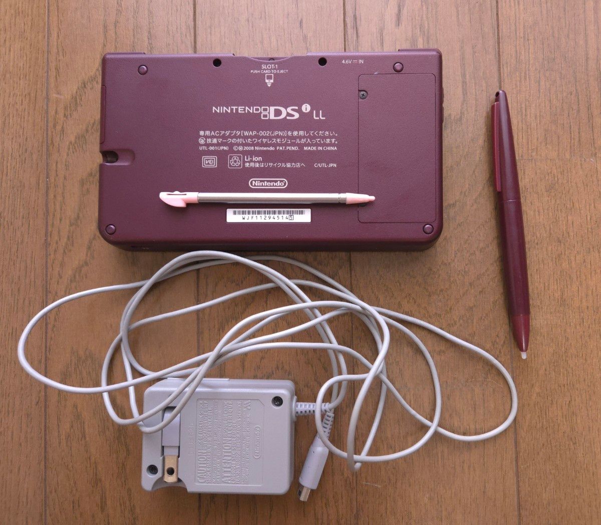 Nintendo DSi LL  本体　充電器　タッチペン２本