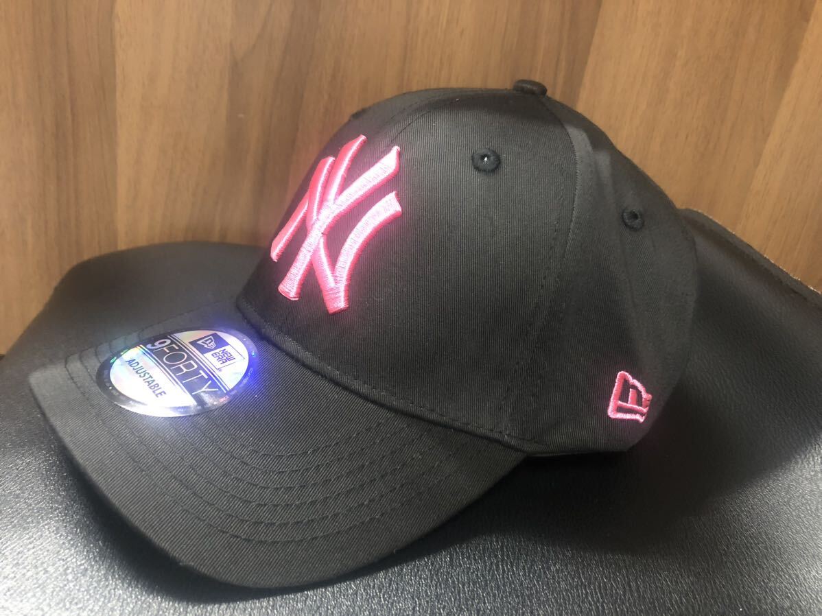 ニューエラ キャップ 帽子 NEW ERA CAP ブラック黒　系　ピンク刺繍入り　フリーサイズ_画像1