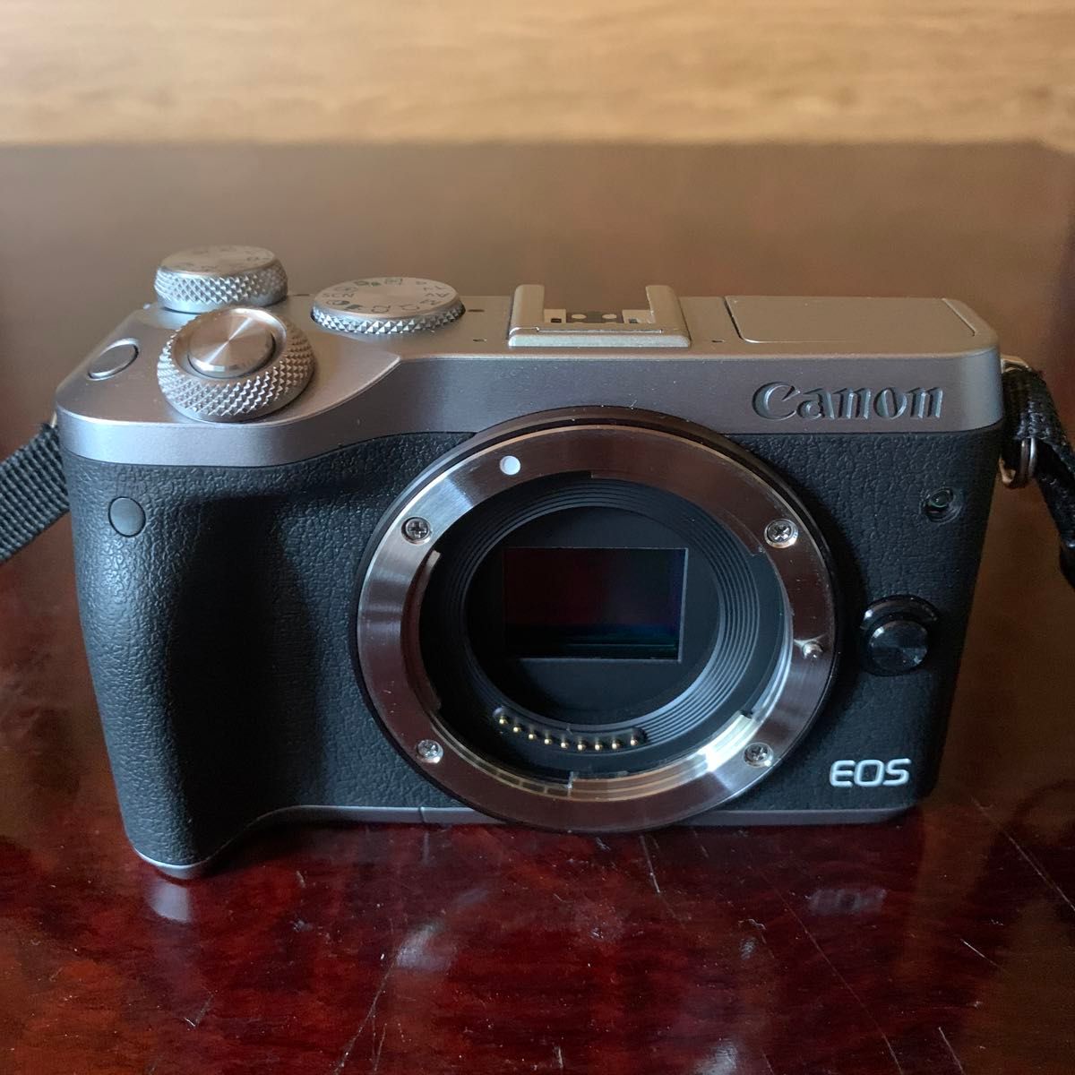 Canon Eos M6 SボディEvf付　レンズ2本