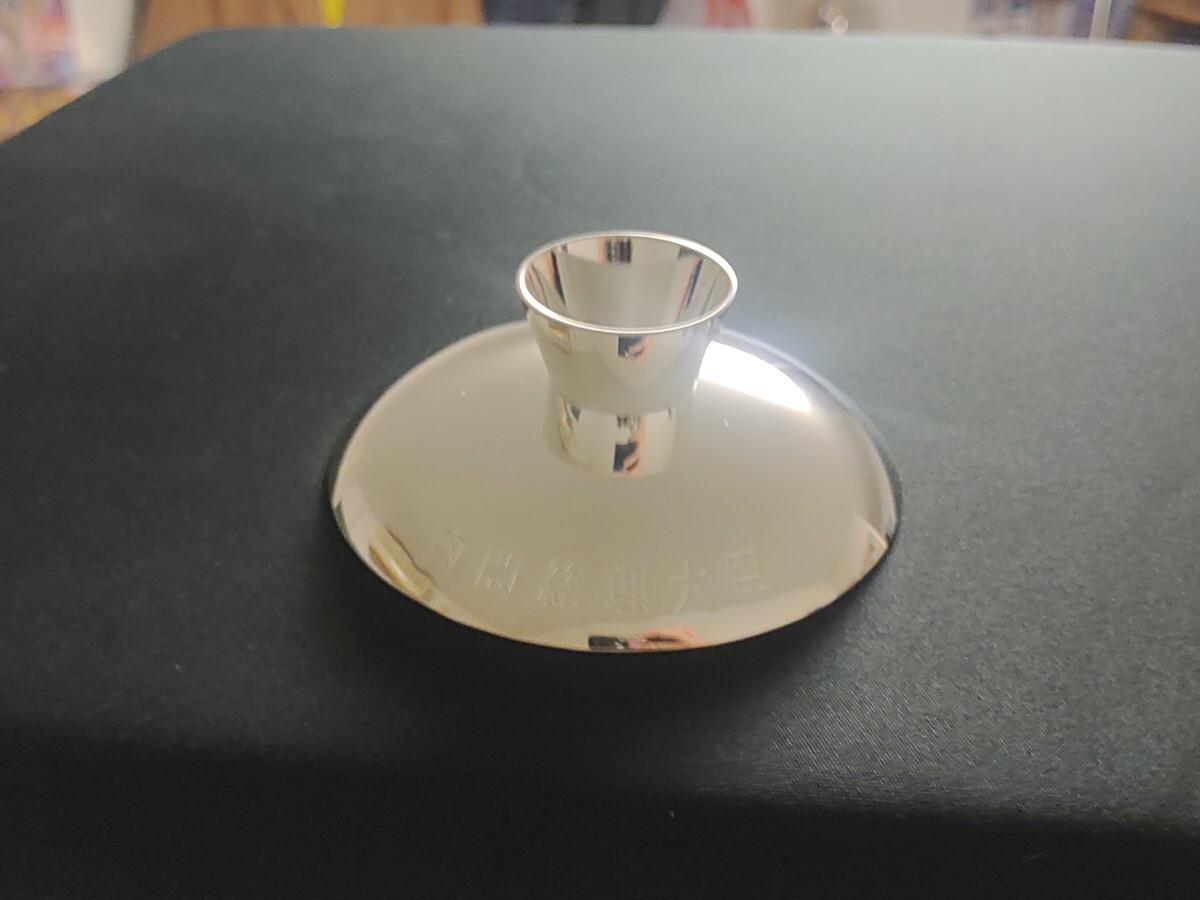   серебро  чашка  　 около 100g  оборотная сторона  поверхность   гравировка   имеется 