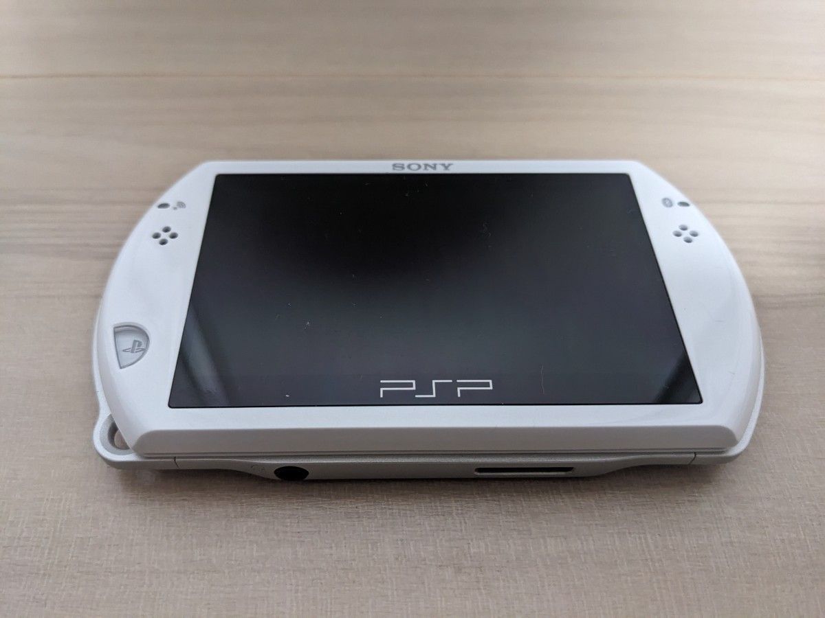 SONY PSP go／PSP-N1000 （パール・ホワイト）
