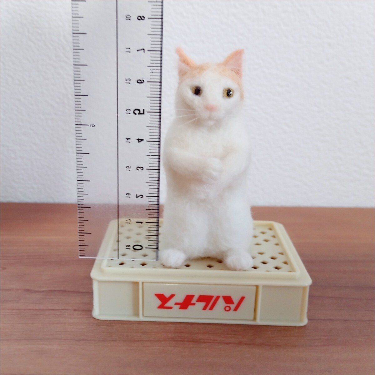 羊毛フェルト猫「K」 猫ミーム　EDM猫作ってみた　羊毛フェルト猫　ハンドメイド　猫雑貨　一点物　茶白猫　ミニチュアサイズ　猫　_画像3