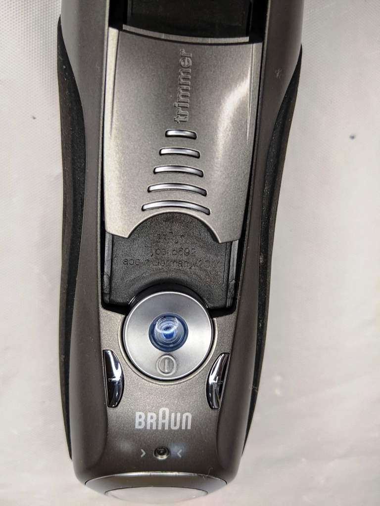 BRAUN ブラウン Series7 タイプ5692 電気シェーバー　髭剃り 洗浄機、社外新品替刃 B_画像3