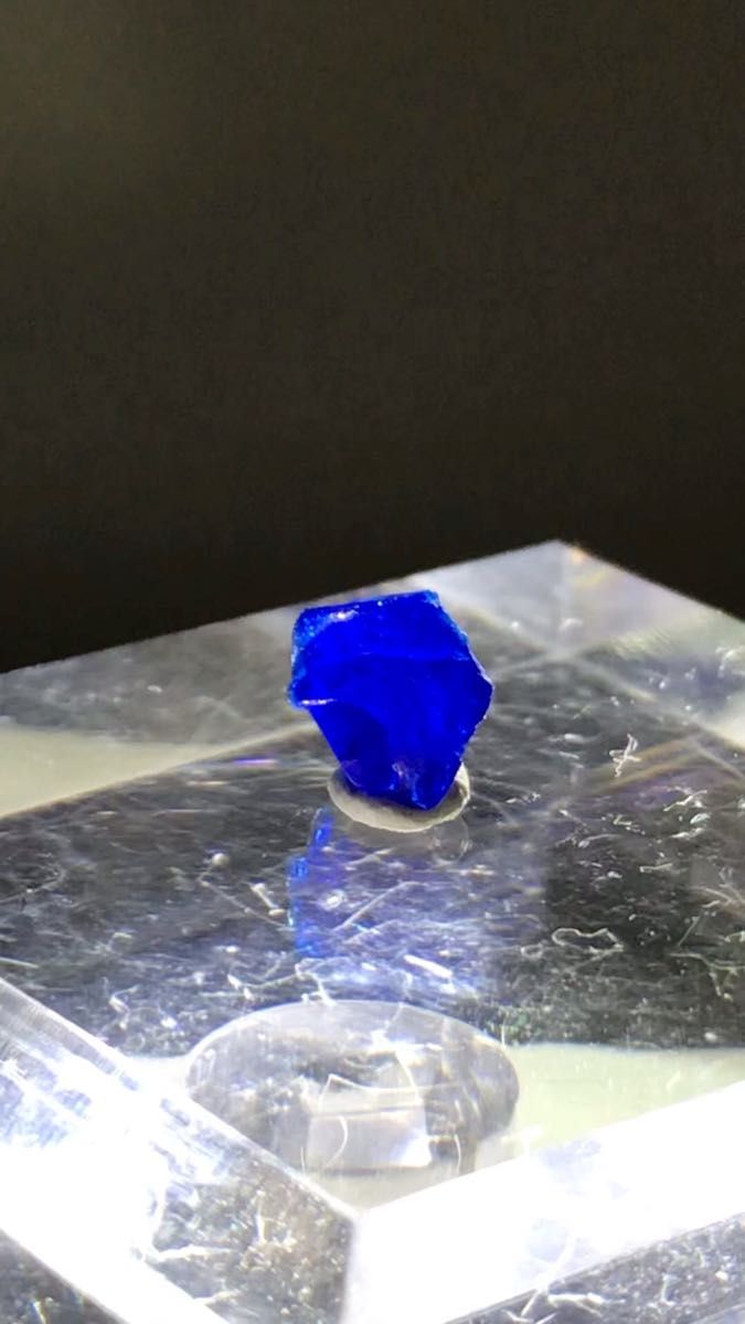 類稀な美結晶！アウィン／藍方石/アウィナイト　原石　 鉱物　標本　宝石　鉱石　パワーストーン　天然石　コレクション　置物