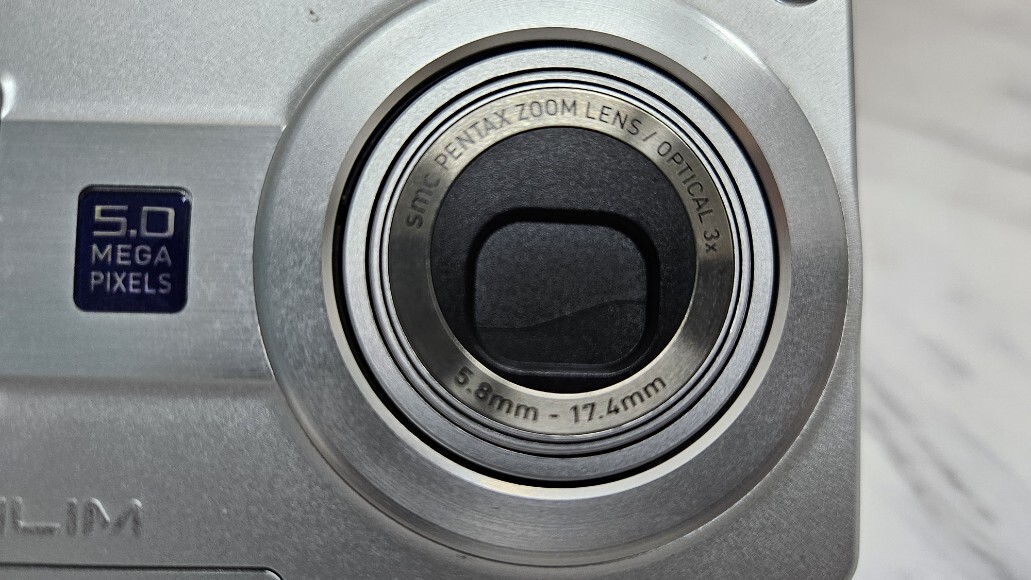 【F7807】CASIO カシオ コンパクトデジタルカメラ EXILIM EX-Z550 デジカメ エクシリム 通電確認済み_画像2