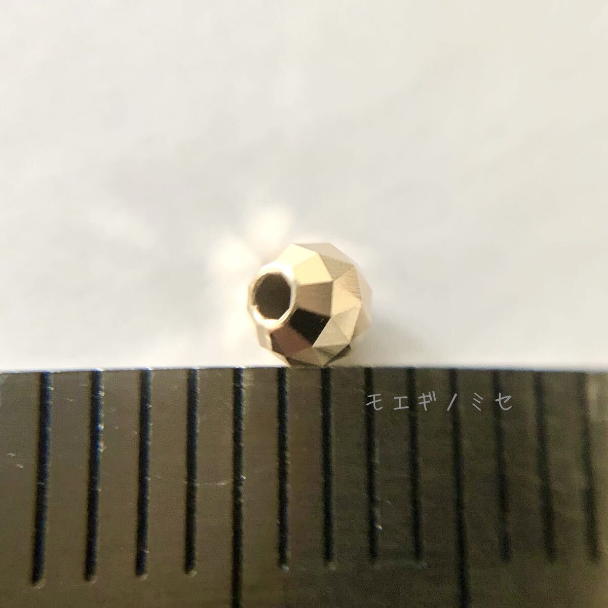 18金ビーズ約3mm 4個セット k18日本製アクセサリーパーツ 18kミラーボールカット　ハンドメイド素材　トライアングルカット　スペーサー_画像4