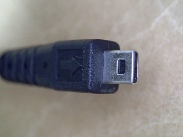 〈 OLYMPUS 本体内充電用ACアダプター F-2AC USBケーブル CB-USB7 〉_画像4