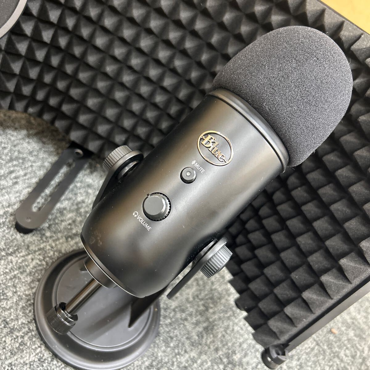 【127575】Blue Yeti BM400BK USBマイク コンデンサーマイク Microphones ロジクール ゲーミングマイク　A00132 純正マイクスタンド セット_画像2