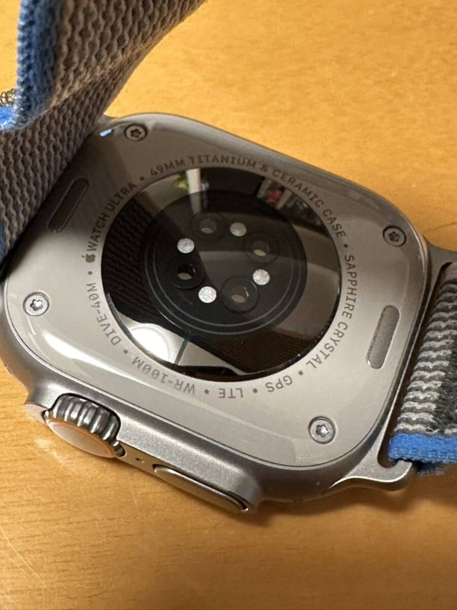 Apple Watch Ultra GPS＋Cellularモデル 49mmチタニウムケースとブルー/グレイトレイルループ M/L MQFV3J/Aの画像3