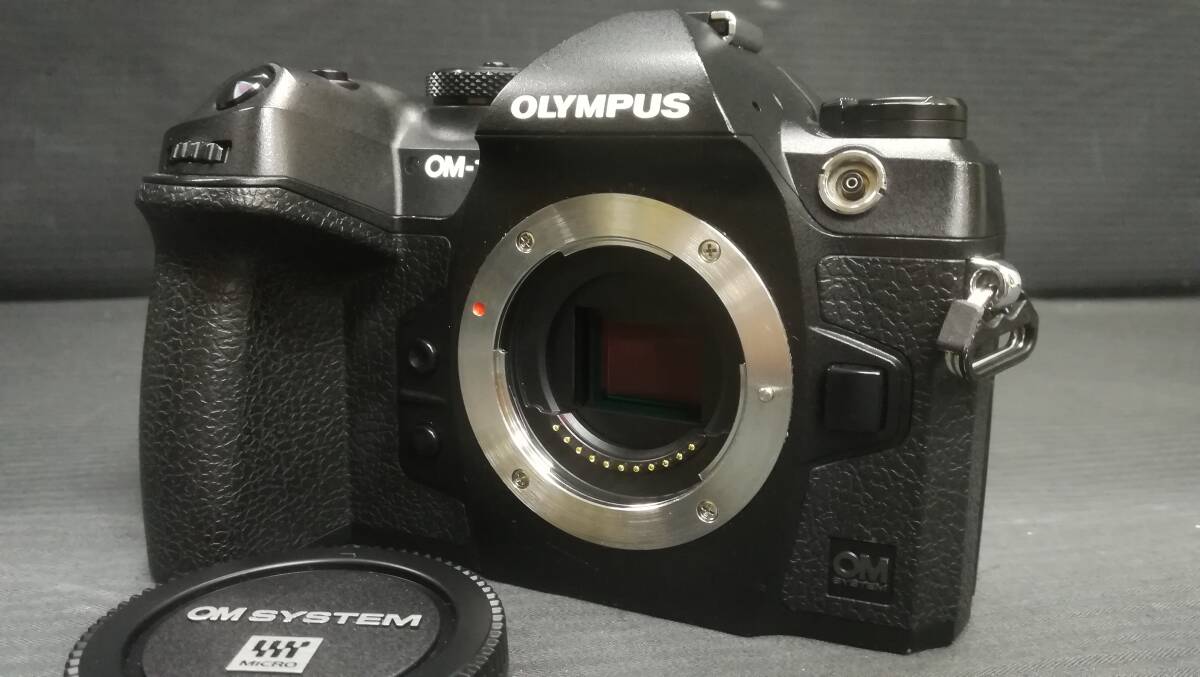 【良品♪】OLYMPUS オリンパス OM SYSTEM OM-1 ボディ 2037万画素  ミラーレス 一眼 カメラ/ブラックの画像2