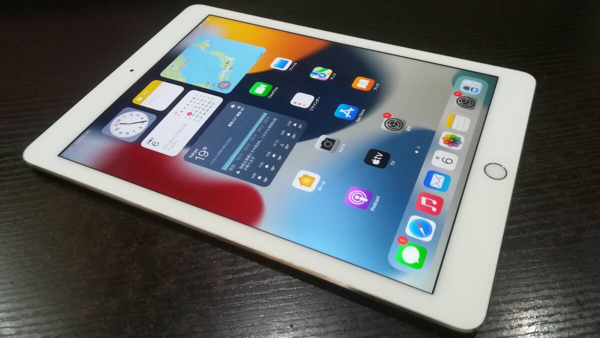 【動作品♪】au iPad Air 2 Wi-Fi＋Cellular 16GB A1567(MH1C2J/A)判定〇/ゴールド_画像2
