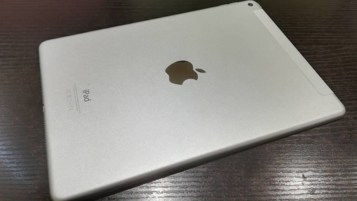 【動作品♪】au Apple iPad Air 2 Wi-Fi+Cellular 16GB A1567(MGH72J/A)判定〇/シルバーの画像6