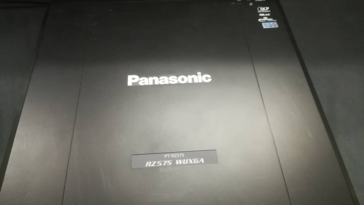 【動作品♪】Panasonic パナソニック PT-RZ575J DLP プロジェクター 5200ルーメン_画像3