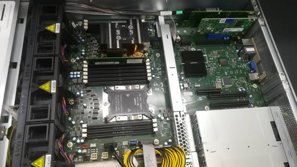 【動作品♪】FUJITSU 富士通 PRIMERGY RX2520 M4 [Xeon Gold 5122 3.60Ghz 4コア/仮想8コア/RAM:8GB]サーバー_画像4