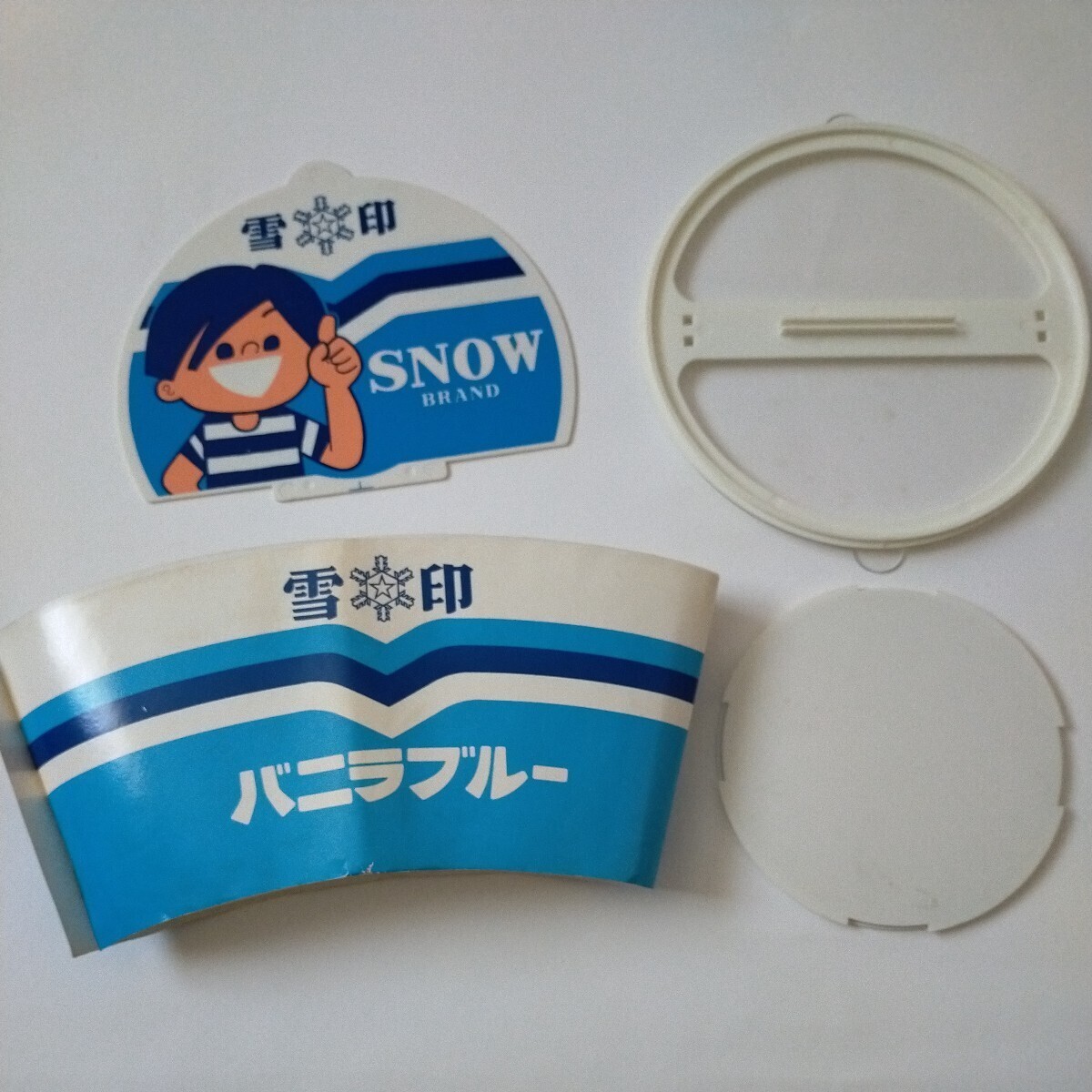  snow seal vanilla blue cup ice type shop front pop plastic construction type Showa Retro cheap sweets dagashi shop 