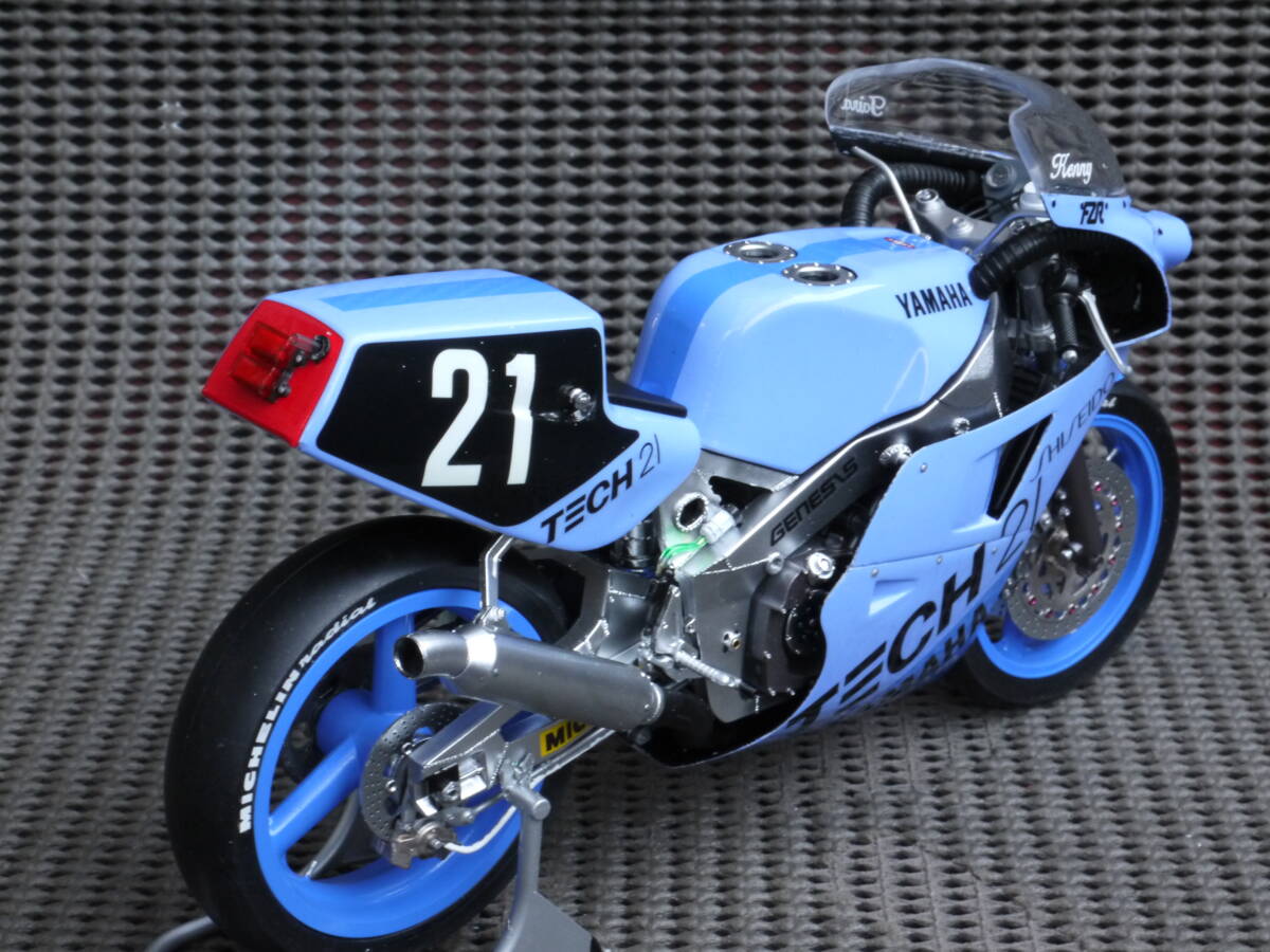  Fujimi 1/12 TECH21 Yamaha FZR750 85 Suzuka 8 hours конечный продукт 