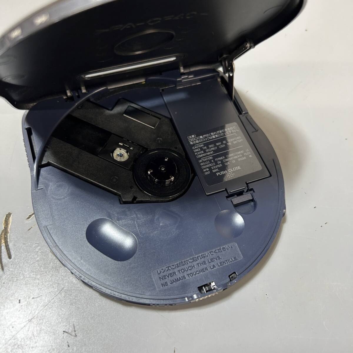 ☆SONY ソニー D-777 Discman ディスクマン ESP CDプレーヤー CDウォークマン イヤホン/ケース付(中古品/現状品/保管品)☆の画像8