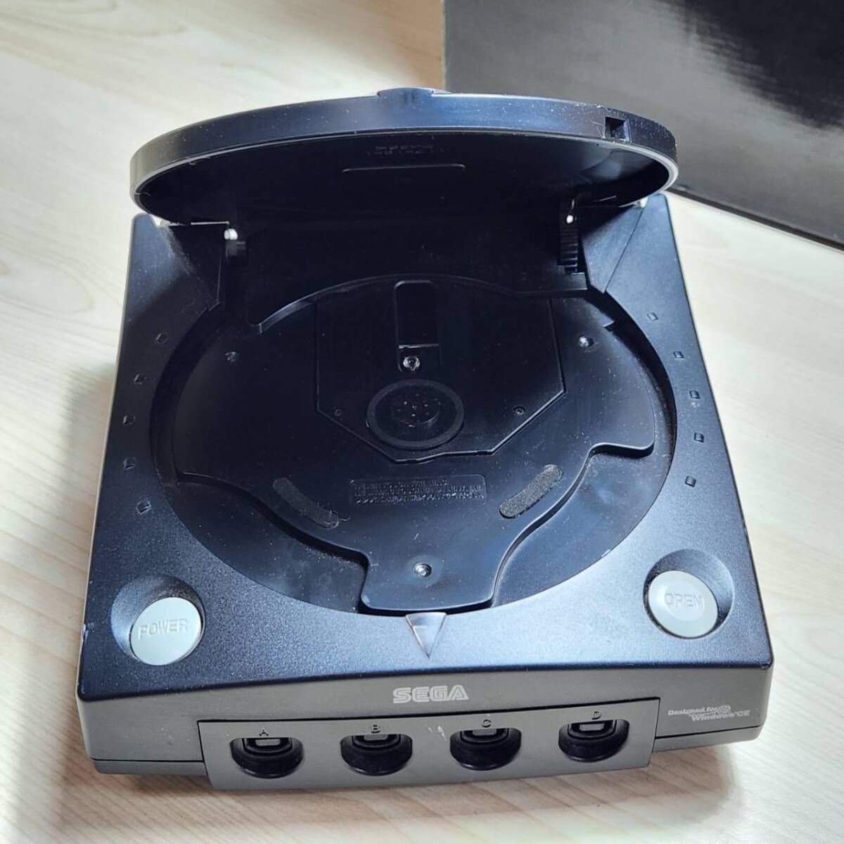 ☆SEGA セガ Dreamcast ドリームキャスト Regulation 7 R7 HKT-3000 ゲーム機 箱/取説/コントローラ/コード付(中古品/現状品/保管品)☆_画像4