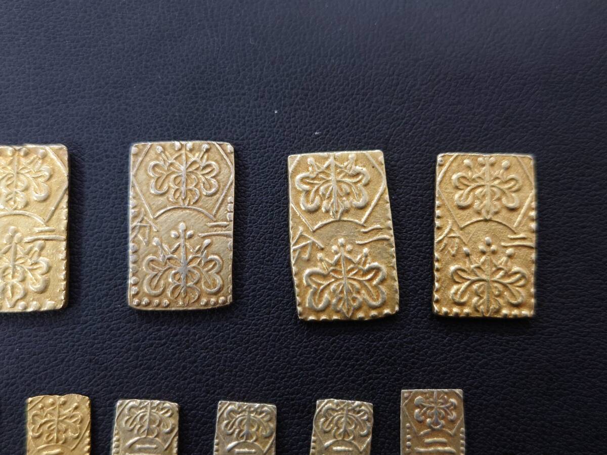 61484 【1円スタート】 日本 古銭 二分金 二分判金 二朱金 二朱判金 おまとめ 真贋不明 詳細は写真をご覧ください_画像3