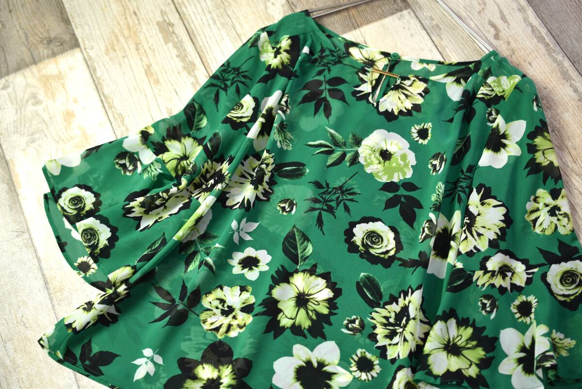  Pinky & Diane PINKY & DIANNE flair sleeve flower flower pattern chiffon pull over blouse size 38 green color 