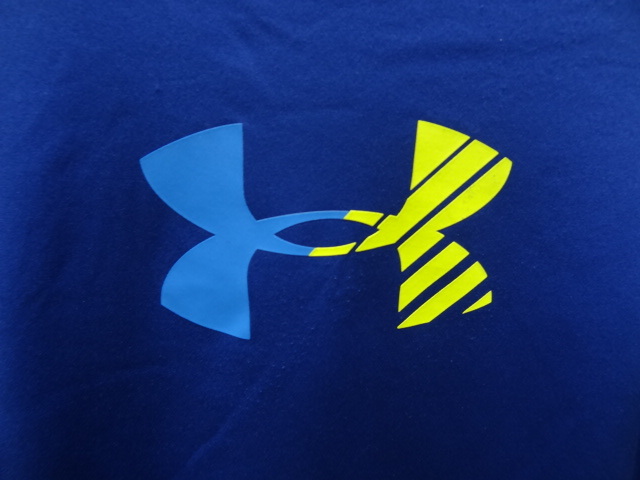 全国送料無料 アンダーアーマー 子供キッズ ポリエステル100%素材 スポーツ 半袖 青色Tシャツ 150(YLG)_画像4