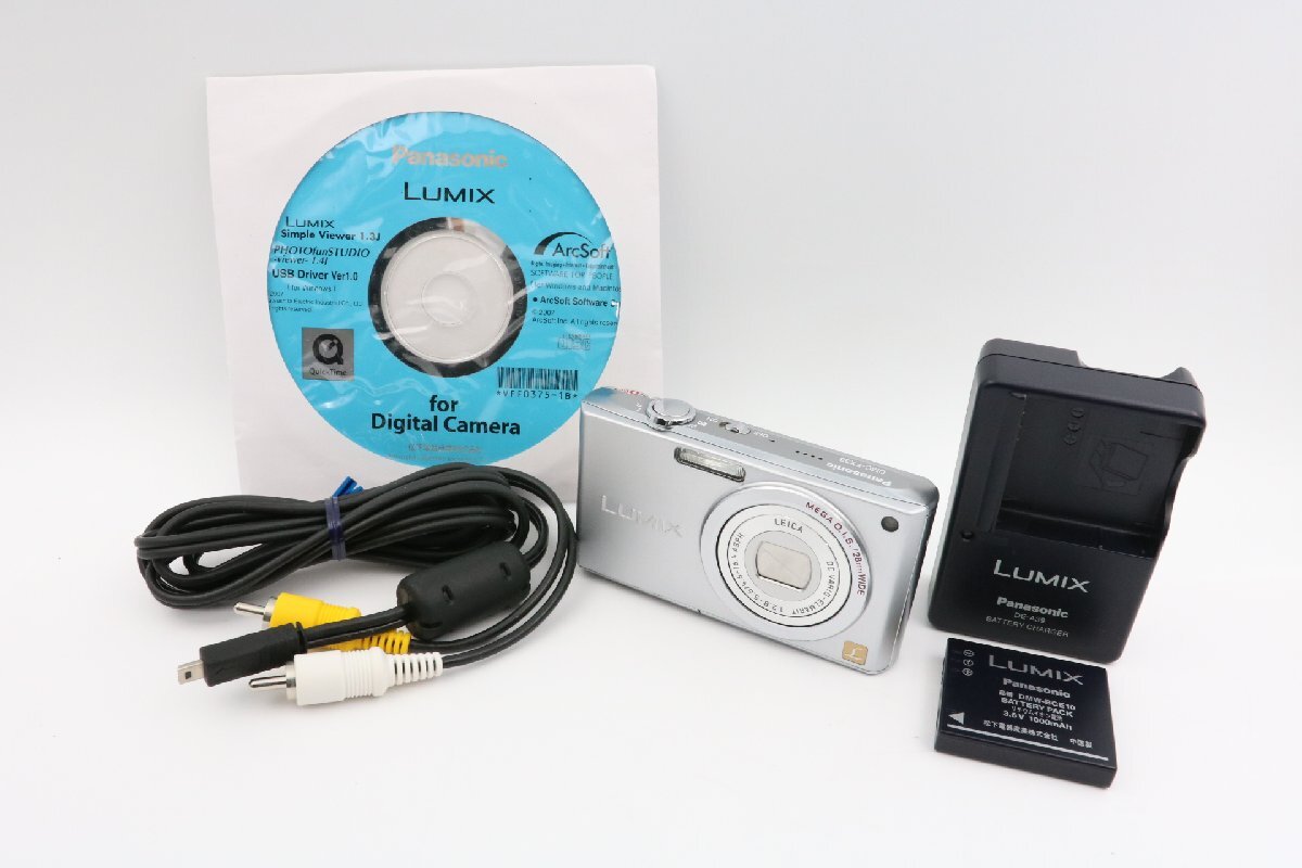 《動作保証》 Panasonic パナソニック LUMIX ルミックス DMC-FX33 プレシャスシルバー コンパクト デジタル カメラ 充電器 バッテリー付_画像1