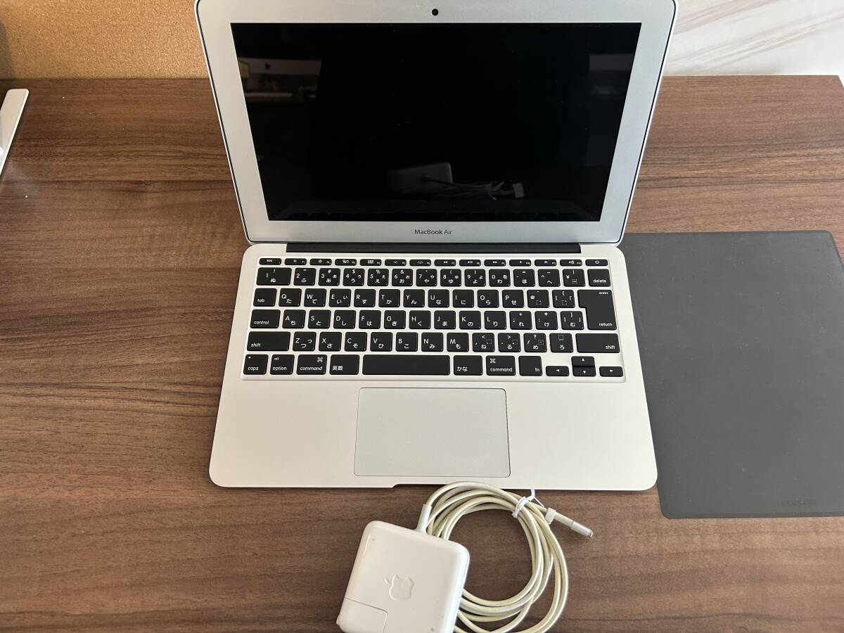 Apple MacBook Air 2015(Core i5/1.6Ghz/メモリ:4GB/11インチ)Catalina10.15.7 インストール済_画像2