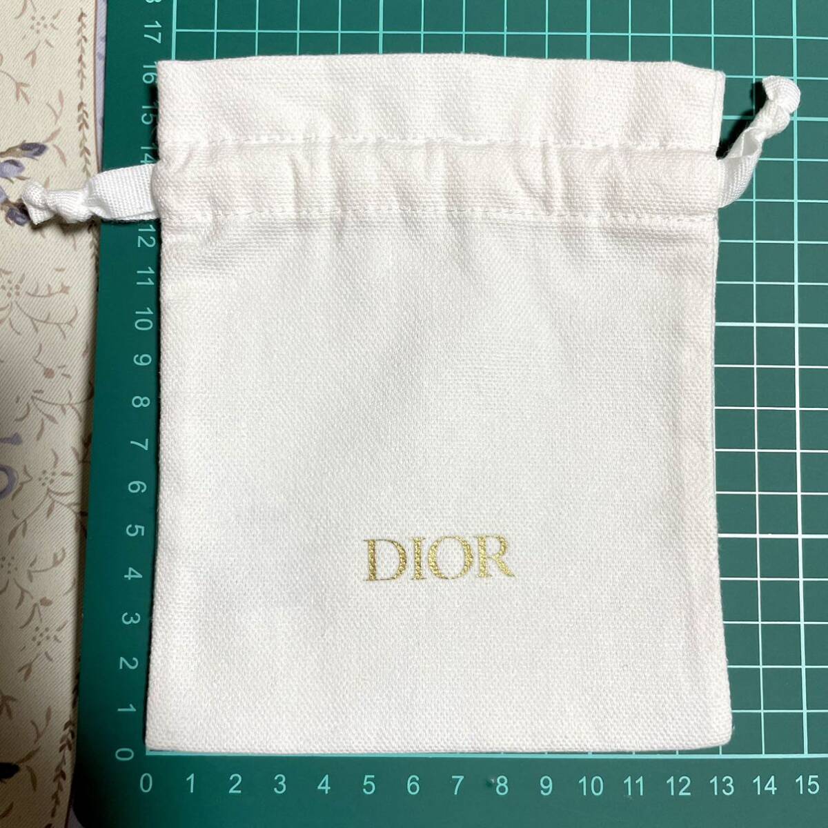 Christian Dior クリスチャンディオール 巾着　ポーチ　小さい巾着　　白　ホワイト　非売品　ノベルティ　2枚セット　(枚数変更　可能)_画像5