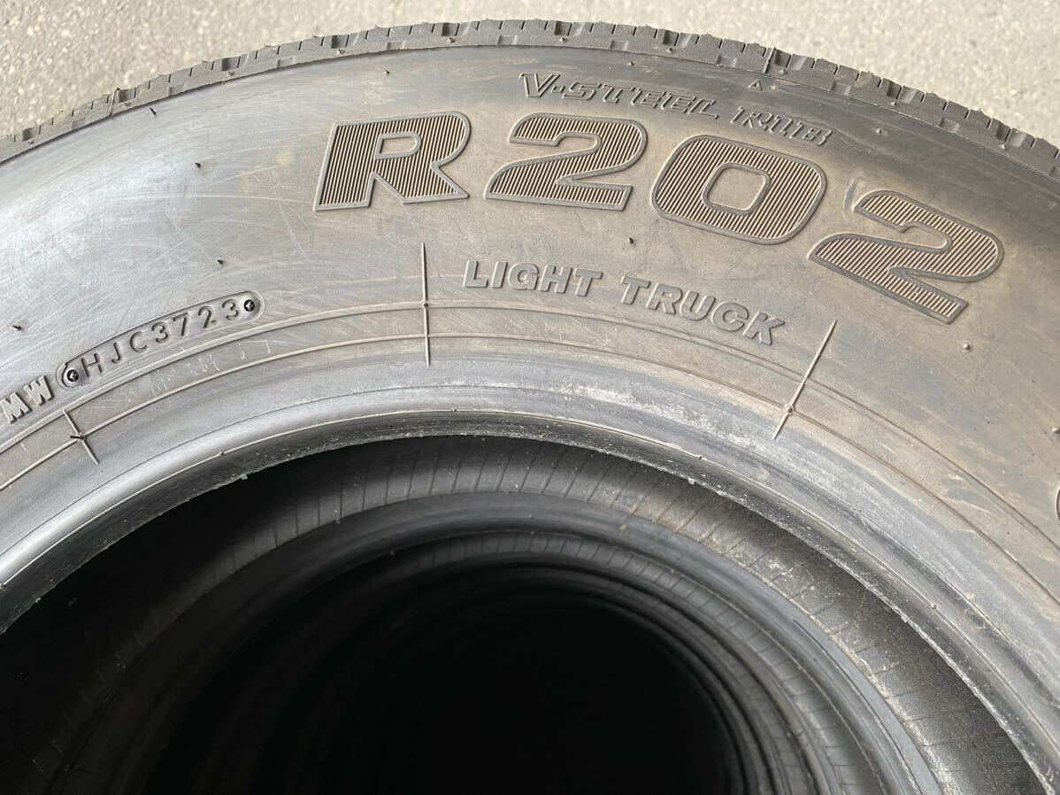 マ4925 送料無料　BRIDGESTONE V-STEEL RIB R202 195/85R16 114/112N 2023年製　6本価格　_画像6