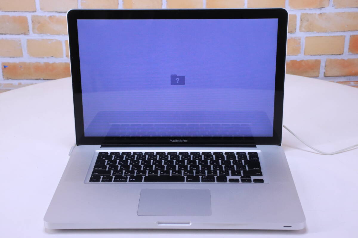 PC筐体 アップル ノートパソコン MacBook Pro A1286 初期化されています OS無し アダプタ付き 中古現状品■(F9339)_画像1