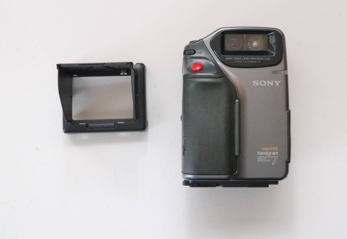 SONY Handycam видео камера CCD-SC7 Junk ( зарядное устройство * дистанционный пульт др. аксессуары приложен )