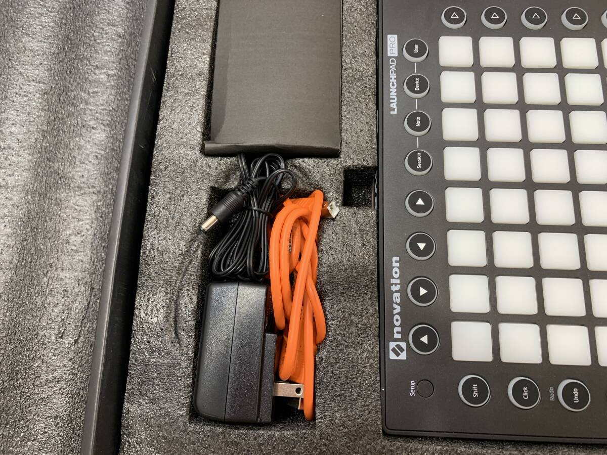 【中古/100】音楽 LAUNCHPAD PRO novation MIDI パッドコントローラー 通電確認済_画像4