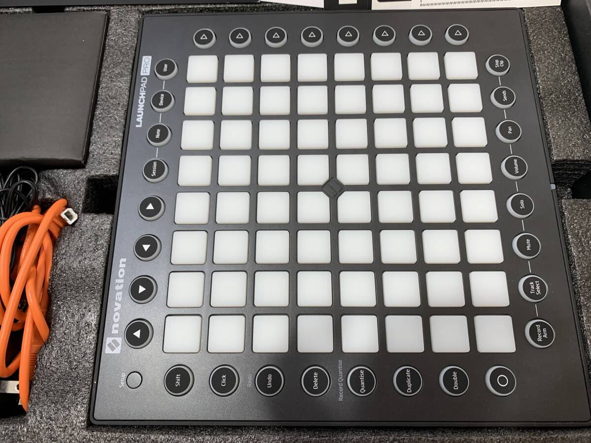 【中古/100】音楽 LAUNCHPAD PRO novation MIDI パッドコントローラー 通電確認済_画像3