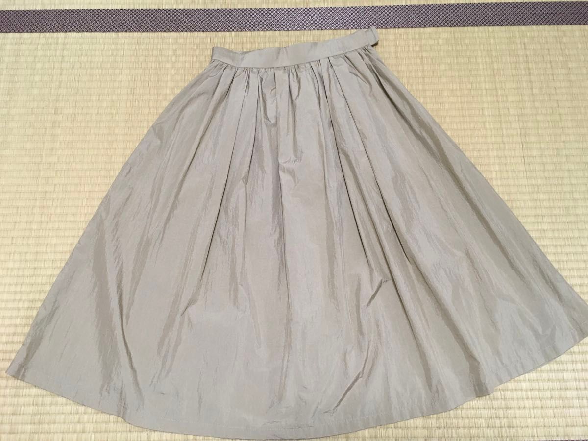 軽やか　夏向き　DOLLY-SEANのナイロンのギャザースカート