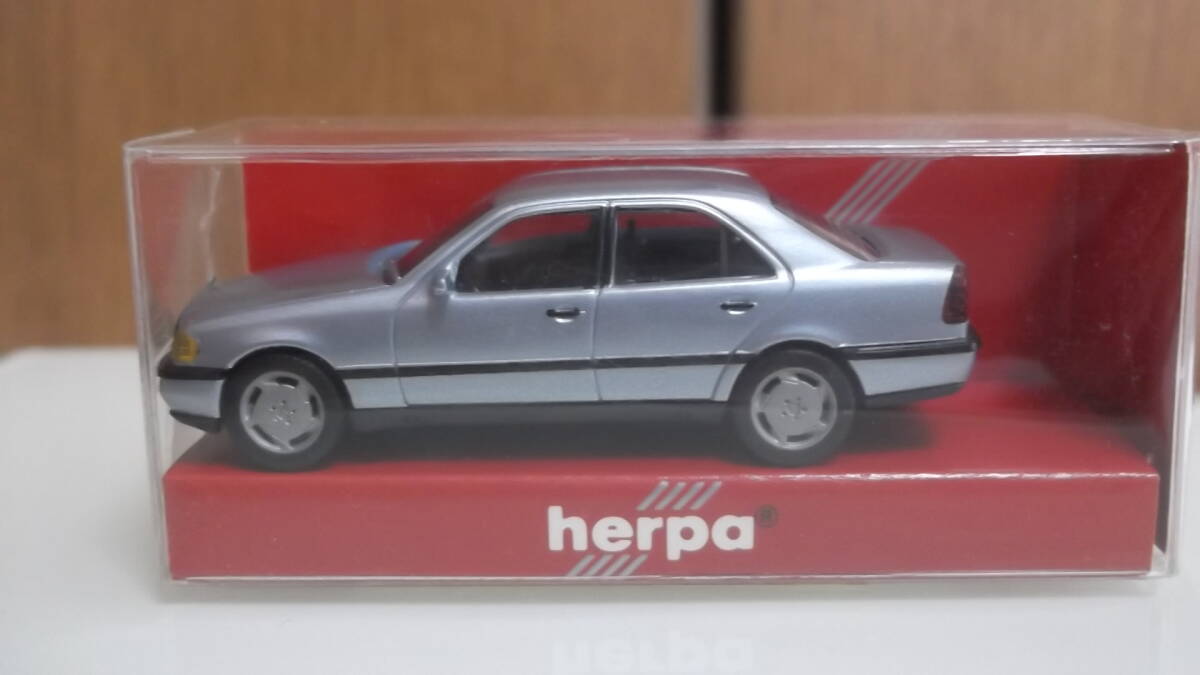 herpa 1/87 メルセデス・ベンツ C220（W202）の画像9