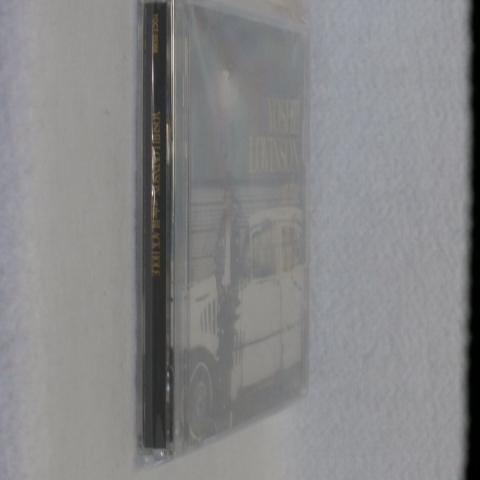 ＜美品＞　吉井和哉　/　YOSHII LOVINSON at the BLACK HOLE　　（初回生産限定盤　CD+DVD)　　国内正規セル版　（THE YELLOW MONKEY）_画像2