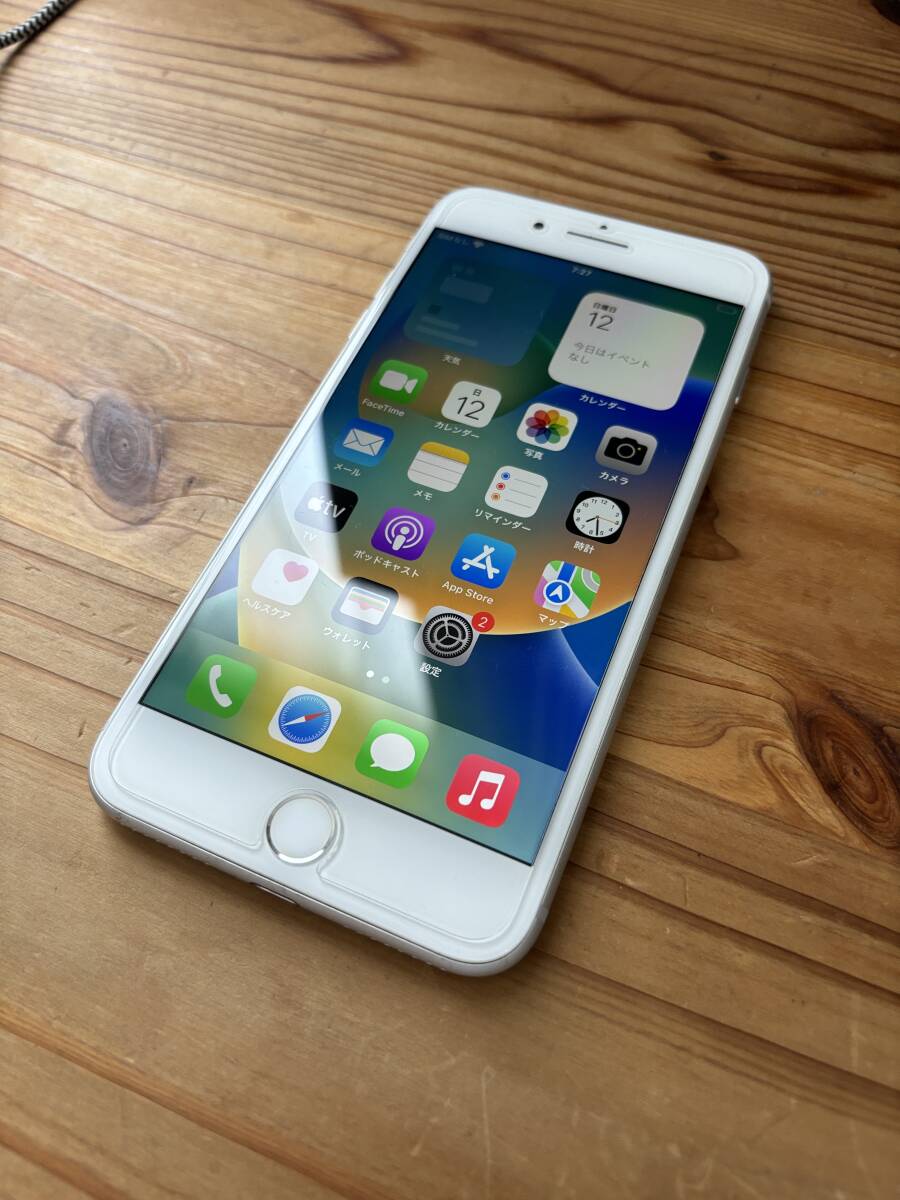 【美品・公式サイト購入】　iPhone8 plus 64GB(MQ9L2J/A) simフリーモデル ガラスフィルムおまけ付き_画像2