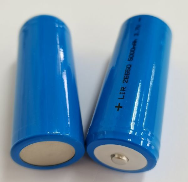 26650 リチウムイオン電池 3.7V 5000mAh 充電式 電池（2本セット）三ヶ月安心保証付き 送料無料 高品質商品 送料無料_画像4