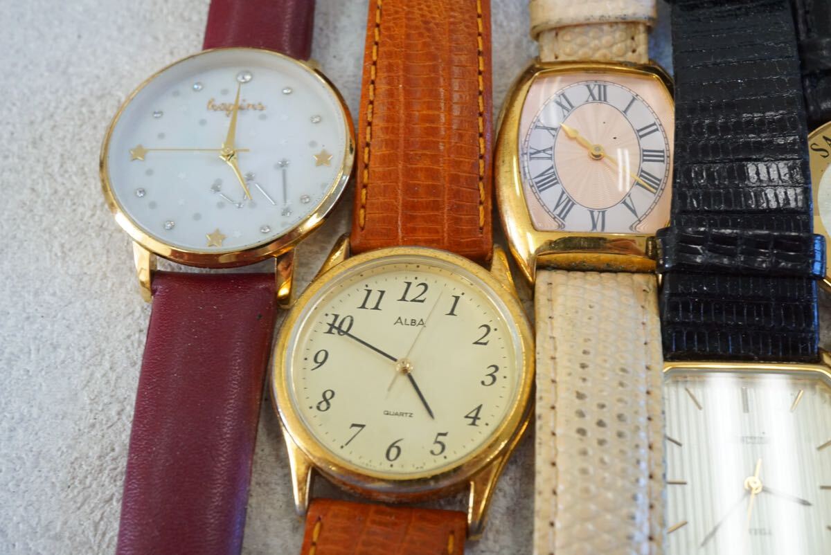 F564 ゴールドカラー 腕時計 20点セット メンズ レディース アクセサリー クォーツ 大量 まとめて おまとめ まとめ売り 不動品の画像2