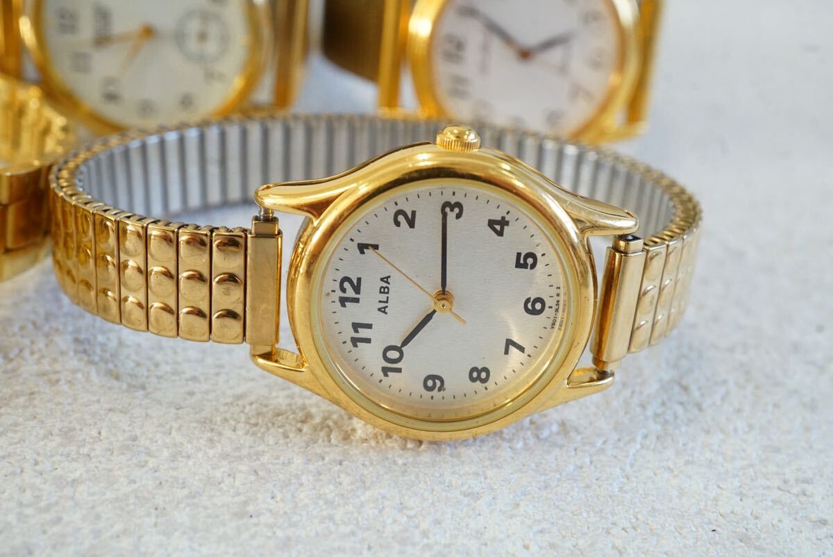 F568 ALBAなど ゴールドカラー 腕時計 メンズ レディース アクセサリー クォーツ 大量 セット まとめて おまとめ まとめ売り 不動品の画像6