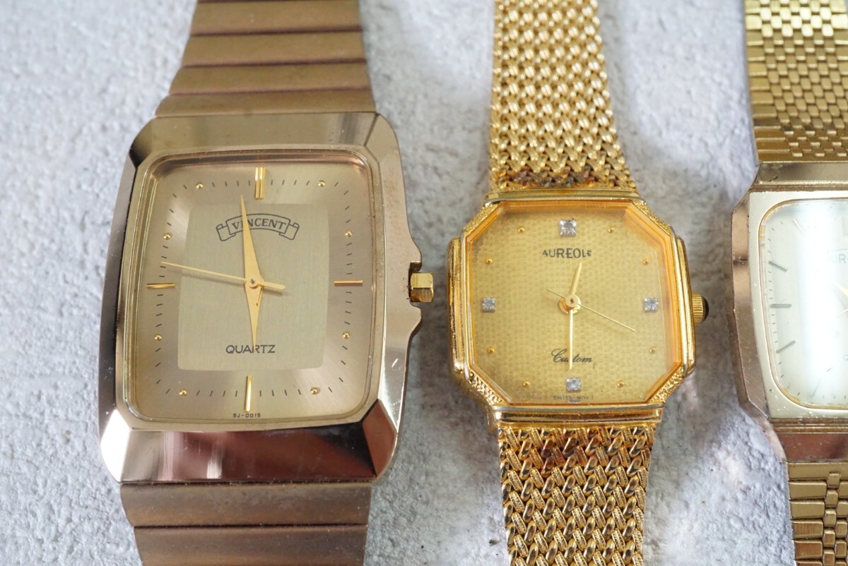 F693 ゴールドカラー スクエア 腕時計 メンズ レディース アクセサリー クォーツ 大量 セット まとめて おまとめ まとめ売り 不動品_画像2