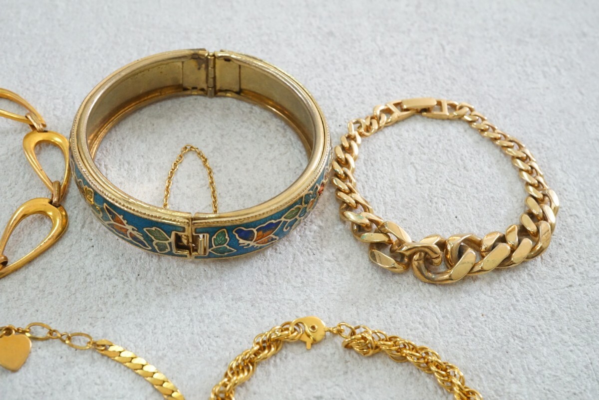 B982 abroad made contains Gold color bracele bangle arm wheel Vintage accessory large amount set together . summarize set sale 